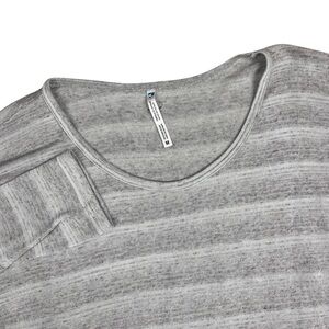 Kuhl Sweater Womens Medium Gray Heathered Sylvie Lightweight V-Neck Style 8437